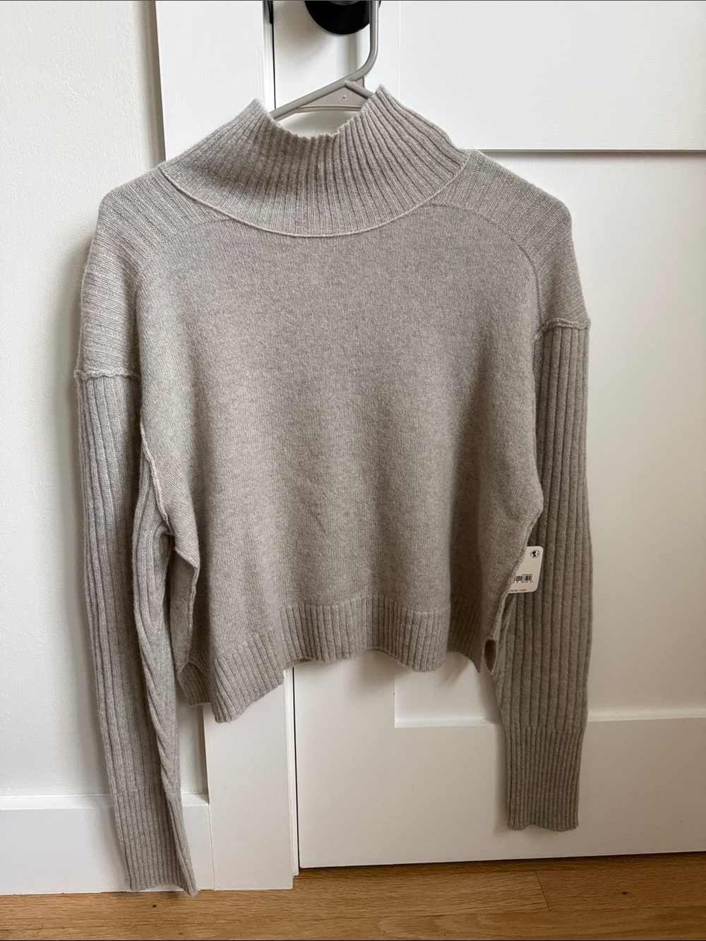 Free People Light Gray 100% Cashmere Turtleneck Ribbed Sleeve Sweater cropped
